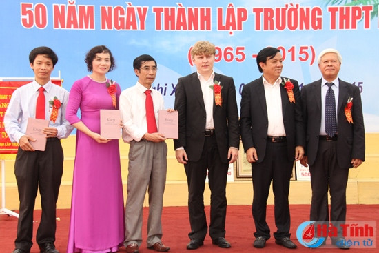 Trường THPT Nguyễn Du, THPT Hồng Lĩnh kỷ niệm ngày thành lập ảnh 9