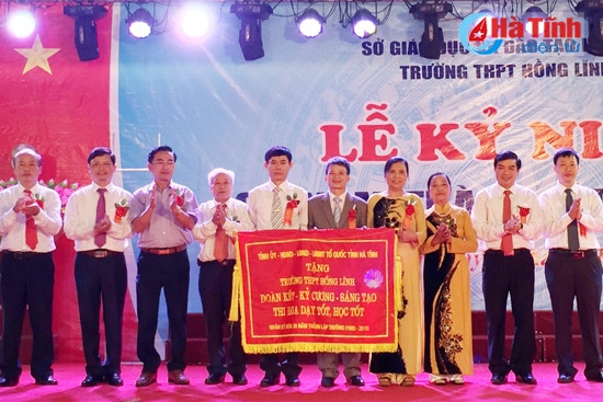 Trường THPT Nguyễn Du, THPT Hồng Lĩnh kỷ niệm ngày thành lập ảnh 11