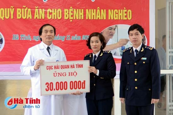 Gần 300 triệu đồng ủng hộ "Bữa ăn cho bệnh nhân nghèo" ảnh 2