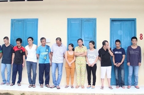 Các đối tượng lưu hành tiền giả trong vụ án bị bắt giữ. Các đối tượng lưu hành tiền giả trong vụ án bị bắt giữ.