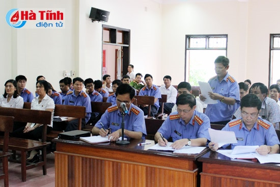 Thế chấp xe máy "giả" để thuê ô tô rồi đưa ra Vinh cầm cố lấy tiền xài ảnh 2