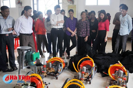 Bàn giao tài sản cho HTX nuôi cá lồng bè Hộ Độ ảnh 2