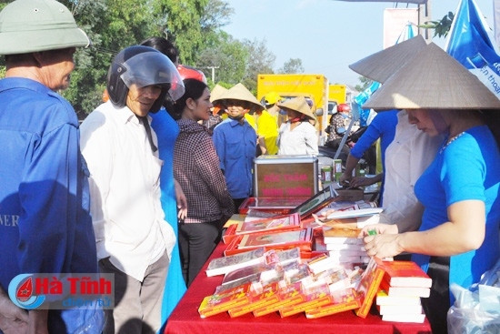 Đến điểm BĐVH xã hôm nay, người dân không chỉ đọc báo mà còn được cung cấp nhiều dịch vụ, từ văn hóa phẩm...