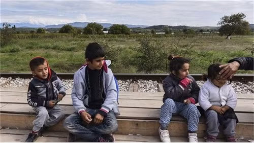 UNHCR cảnh bảo về tình trạng trẻ em không quốc tịch trên thế giới ảnh 1