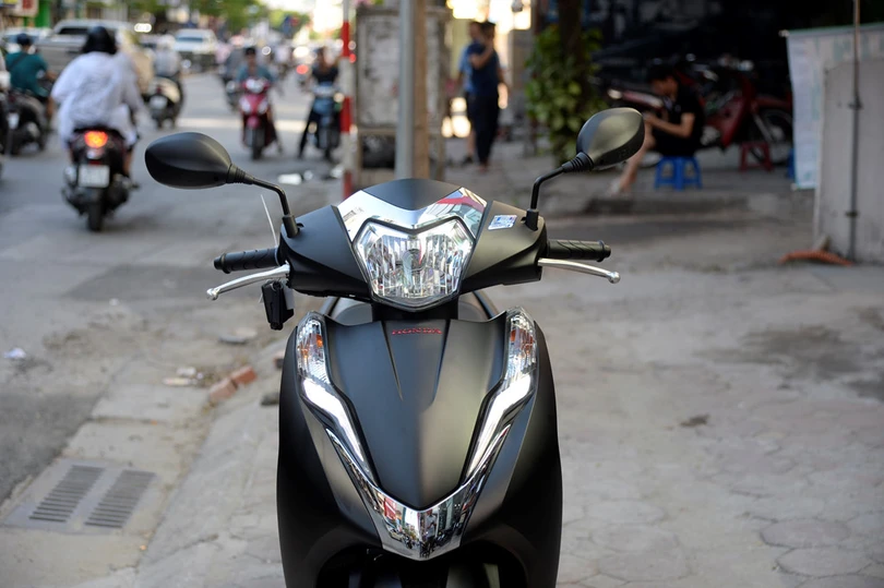 Honda Lead phiên bản kỷ niệm 10 năm giá 39,8 triệu đồng về đại lý