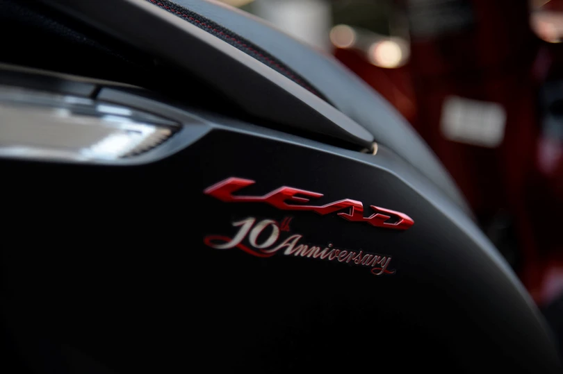 Honda Lead phiên bản kỷ niệm 10 năm giá 39,8 triệu đồng về đại lý