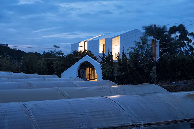 Ngôi nhà 100m<sup>2</sup> ở “thành phố tình yêu” của Việt Nam lên báo nước ngoài