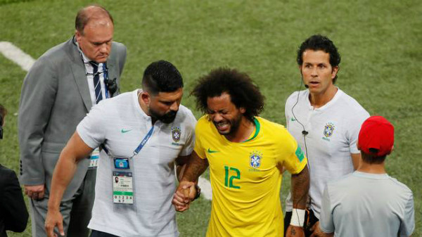 Marcelo nhiều khả năng phải chia tay World Cup. Ảnh: Reuters. Đức tủi hổ rời World Cup, Brazil đụng Mexico ở vòng 1/8