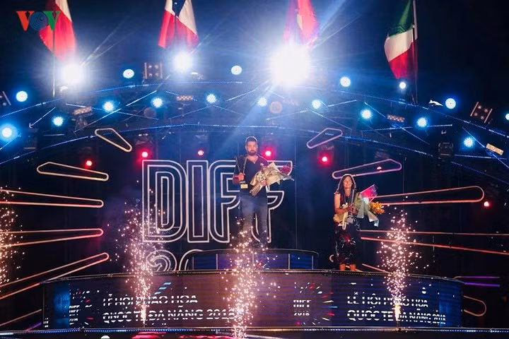 Phong cách pháo hoa Italy, nhạc Italy đăng quang trên sông Hàn