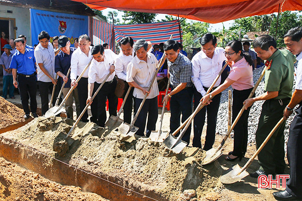 Hội đồng hương Hà Tĩnh tại Hà Nội hỗ trợ xây nhà tình nghĩa ở Can Lộc