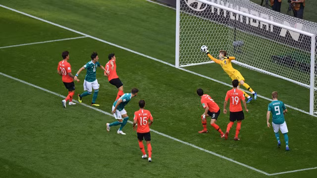 Đức tủi hổ rời World Cup, Brazil đụng Mexico ở vòng 1/8