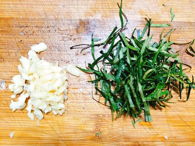 Tóp mỡ lắc muối ớt làm cực dễ, ăn hoài không chán