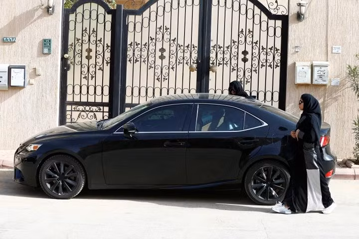 Phụ nữ Saudi Arabia hân hoan được lái xe ô tô tự do và hợp pháp