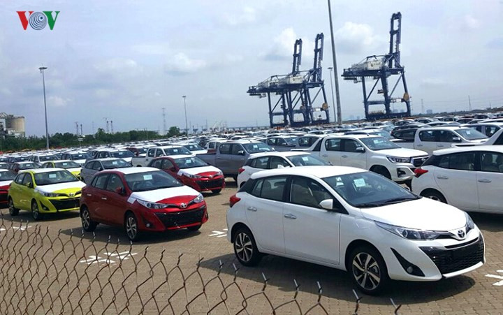 cận cảnh lô xe toyota và mitsubishi hưởng thuế 0% về việt nam hình 3 Cận cảnh lô xe Toyota và Mitsubishi miễn thuế đầu tiên về Việt Nam