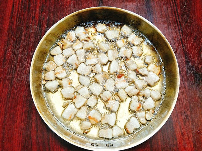 Tóp mỡ lắc muối ớt làm cực dễ, ăn hoài không chán