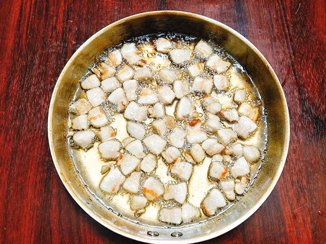 Tóp mỡ lắc muối ớt làm cực dễ, ăn hoài không chán