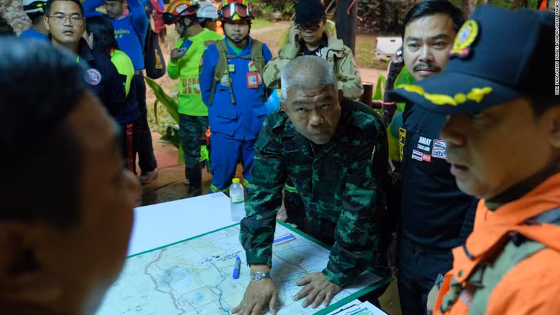 Hành trình chạy đua thời gian tìm kiếm đội bóng thiếu niên Thái Lan mất tích