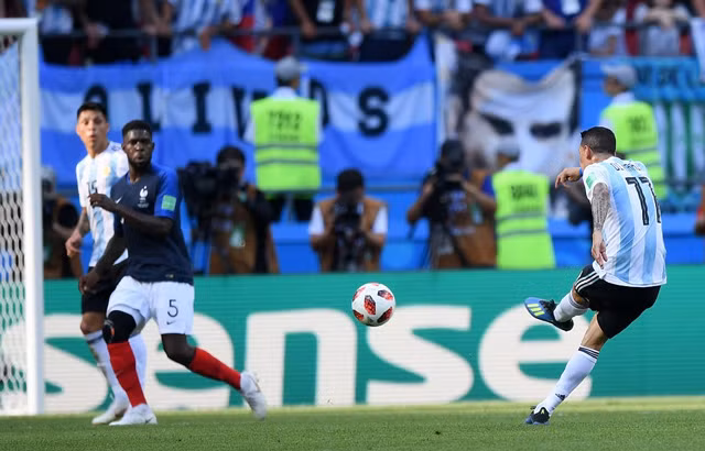 Pháp 4-3 Argentina: Mbappe tỏa sáng tiễn Messi về nước