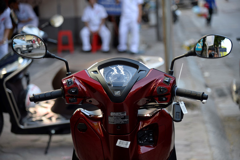 Honda Lead phiên bản kỷ niệm 10 năm giá 39,8 triệu đồng về đại lý