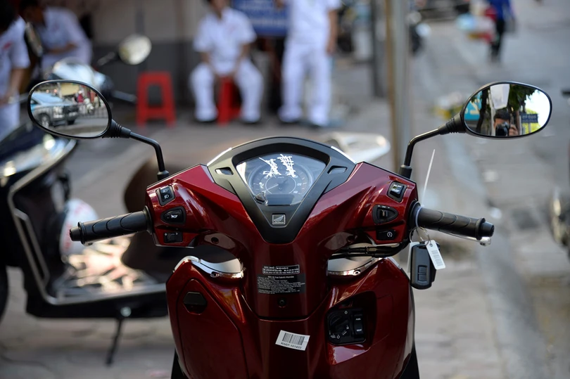 Honda Lead phiên bản kỷ niệm 10 năm giá 39,8 triệu đồng về đại lý