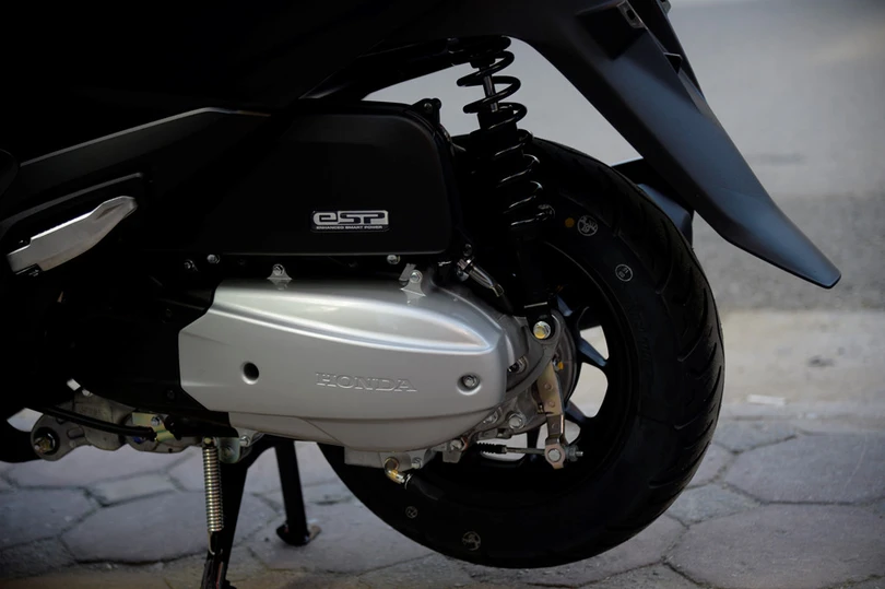 Honda Lead phiên bản kỷ niệm 10 năm giá 39,8 triệu đồng về đại lý