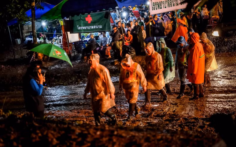 Hành trình chạy đua thời gian tìm kiếm đội bóng thiếu niên Thái Lan mất tích