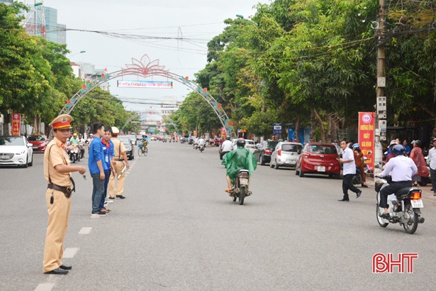 Sáng nay, hơn 16 ngàn thí sinh Hà Tĩnh bắt đầu kỳ thi THPT quốc gia