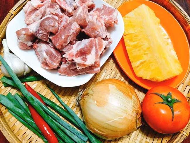 Cả nhà xuýt xoa với món sườn sốt dứa chua ngọt vừa thơm vừa mềm