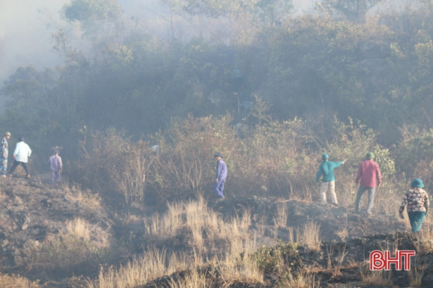 Cháy lớn trong đêm tại khu tập thể giáo viên ở Can Lộc