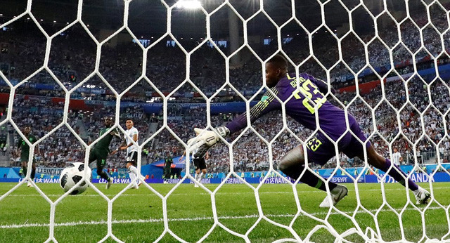 Thắng kịch tính Nigeria: Argentina lách qua khe cửa hẹp