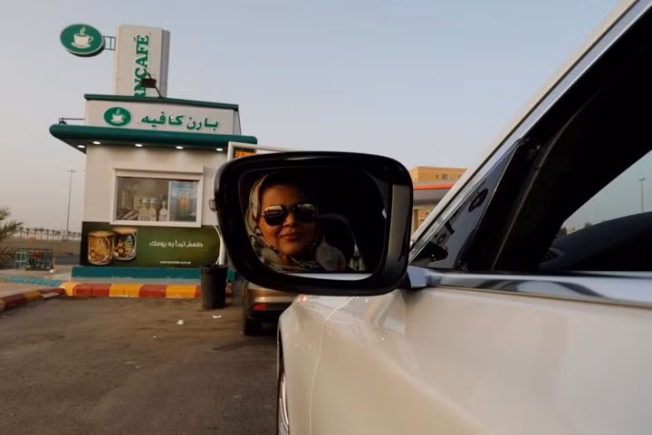 Phụ nữ Saudi Arabia hân hoan được lái xe ô tô tự do và hợp pháp