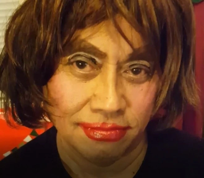 Cười nghiêng ngả hình ảnh các ông bố làm mẫu make up cho con gái