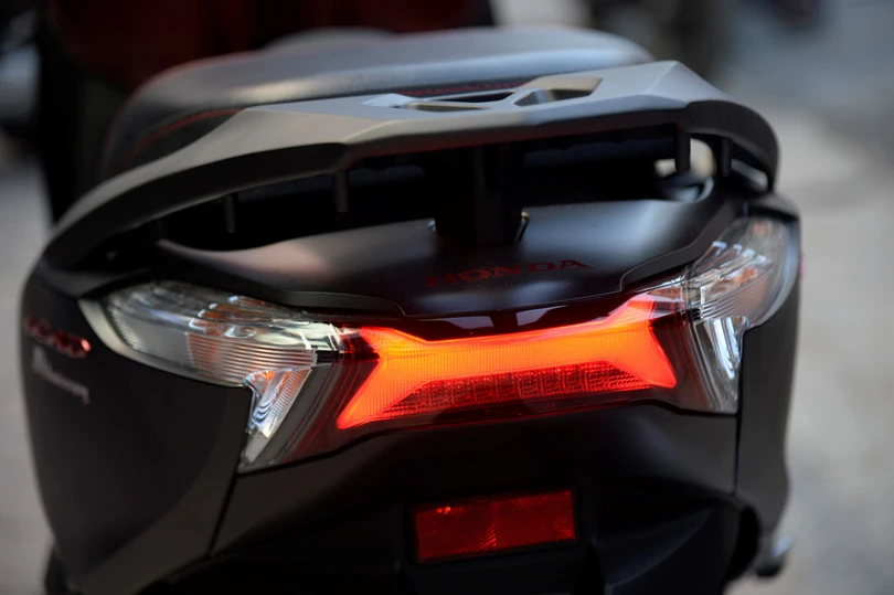 Honda Lead phiên bản kỷ niệm 10 năm giá 39,8 triệu đồng về đại lý