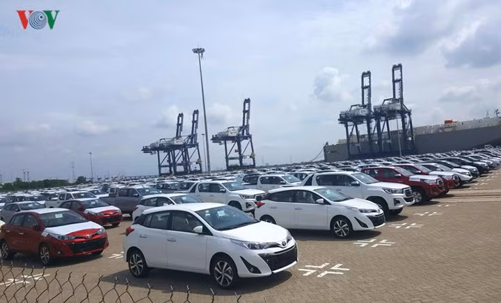 Cận cảnh lô xe Toyota và Mitsubishi miễn thuế đầu tiên về Việt Nam