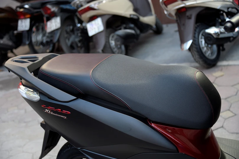 Honda Lead phiên bản kỷ niệm 10 năm giá 39,8 triệu đồng về đại lý