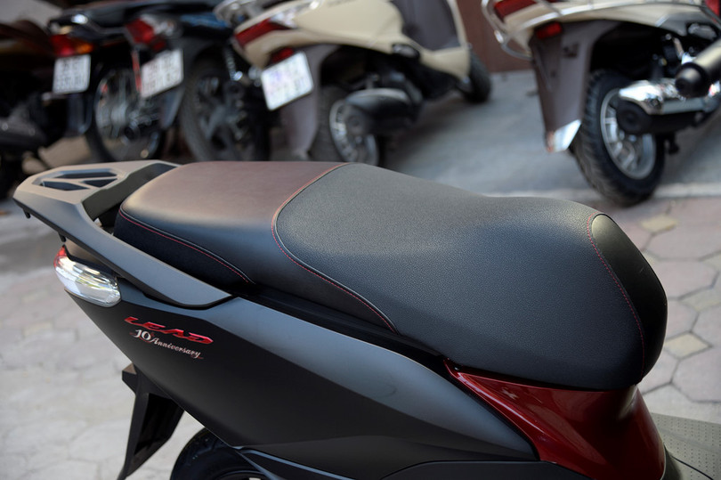 Honda Lead phiên bản kỷ niệm 10 năm giá 39,8 triệu đồng về đại lý