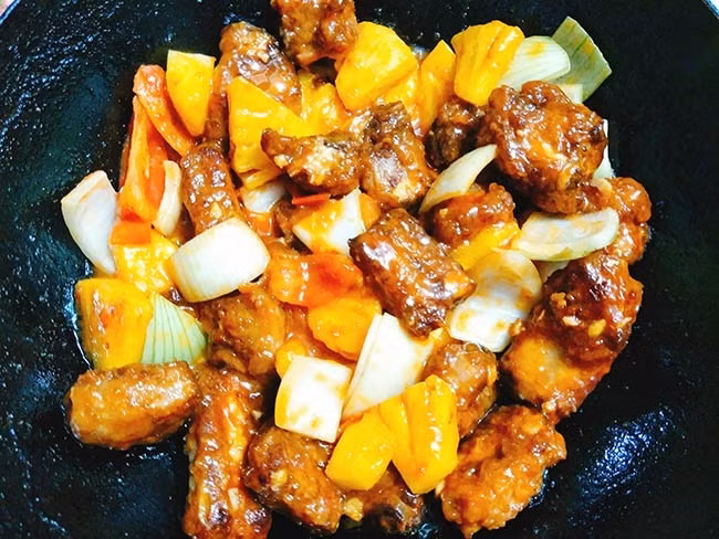 Cả nhà xuýt xoa với món sườn sốt dứa chua ngọt vừa thơm vừa mềm