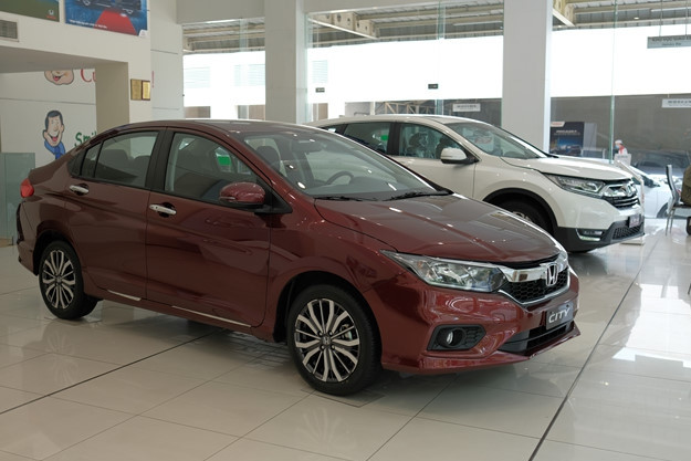 Giá ôtô biến động trước ngày xe nhập khẩu ồ ạt đổ bộ VN hình ảnh 1 Giá ôtô biến động trước ngày xe nhập khẩu ồ ạt đổ bộ Việt Nam