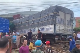 Xe tải lao thẳng vào chợ, 3 người không qua khỏi, nhiều người bị thương