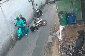 Bị đánh gục khi can ngăn cãi vã sau va chạm giao thông