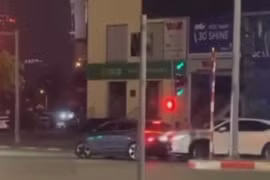 Ôtô tông loạt xe trên phố