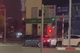 Ôtô tông loạt xe trên phố