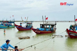 8 ngư dân mất liên lạc trên biển