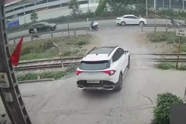 Tự mở lối đi qua đường sắt có thể bị phạt tới 40 triệu đồng