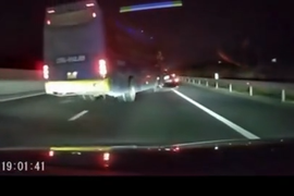 Tai nạn liên hoàn giữa 5 xe ô tô trên cao tốc