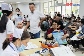 Đã đến lúc tăng phụ cấp, cải thiện thu nhập cho bác sỹ!