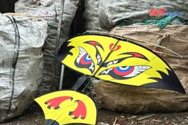 Thả diều lúc gió lớn, nam thanh niên bị dây cắt đứt lìa bàn tay