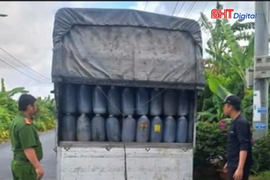 Hơn 13 tấn dầu ăn bẩn bị phát hiện trước khi tuồn ra thị trường