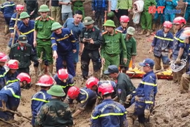 Điện Biên: Chiến sĩ công an, quân đội giúp dân khắc phục hậu quả sau lũ