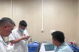 Nam thanh niên 19 tuổi phải thở máy, suy thận sau khi hút thuốc lá điện tử